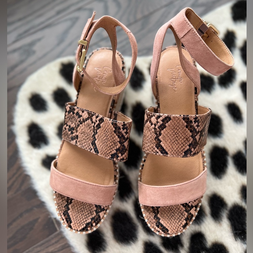 Blush and snake crown vintage espadrilles size 8